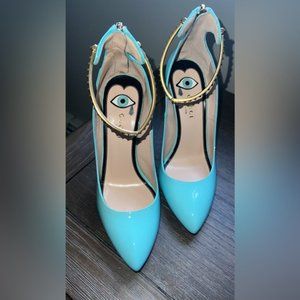 Authentic turquoise Gucci pumps. I love it but is too big for me